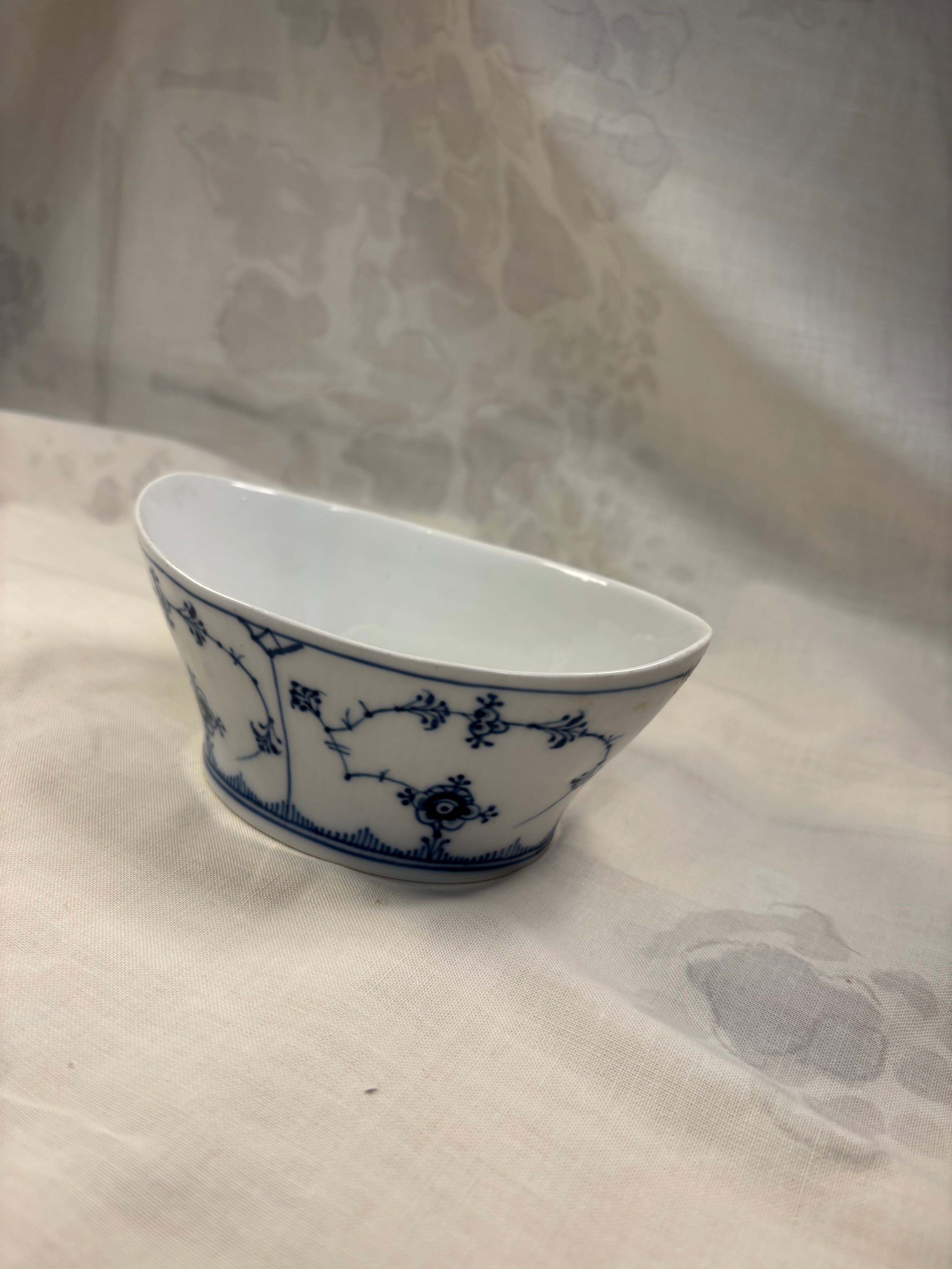 Kongeligt porcelænsfad