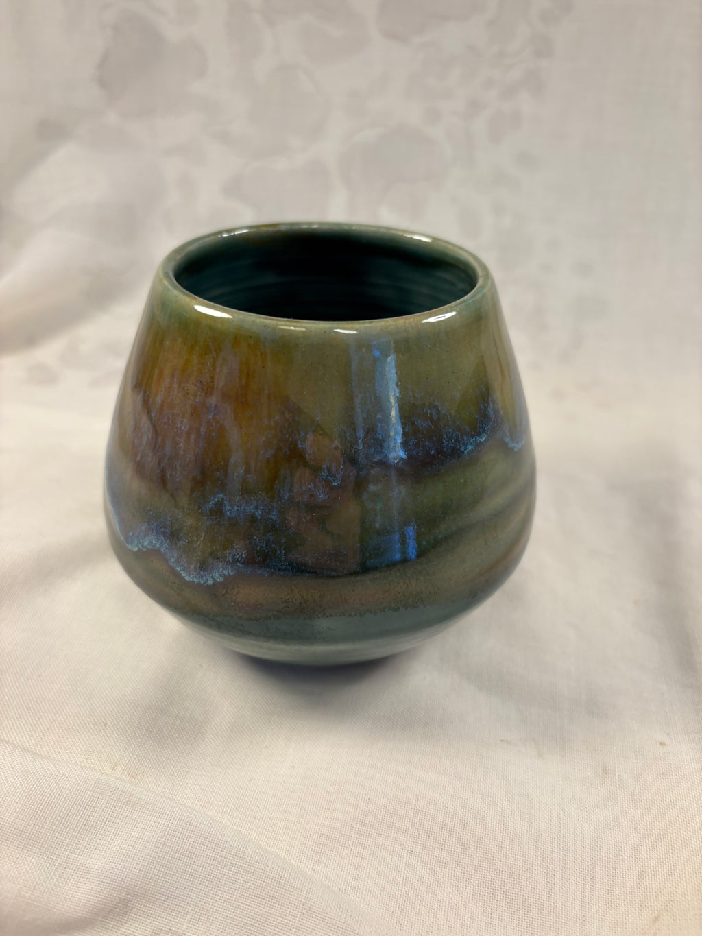 Grønlig keramikvase fra Meadow Ceramics