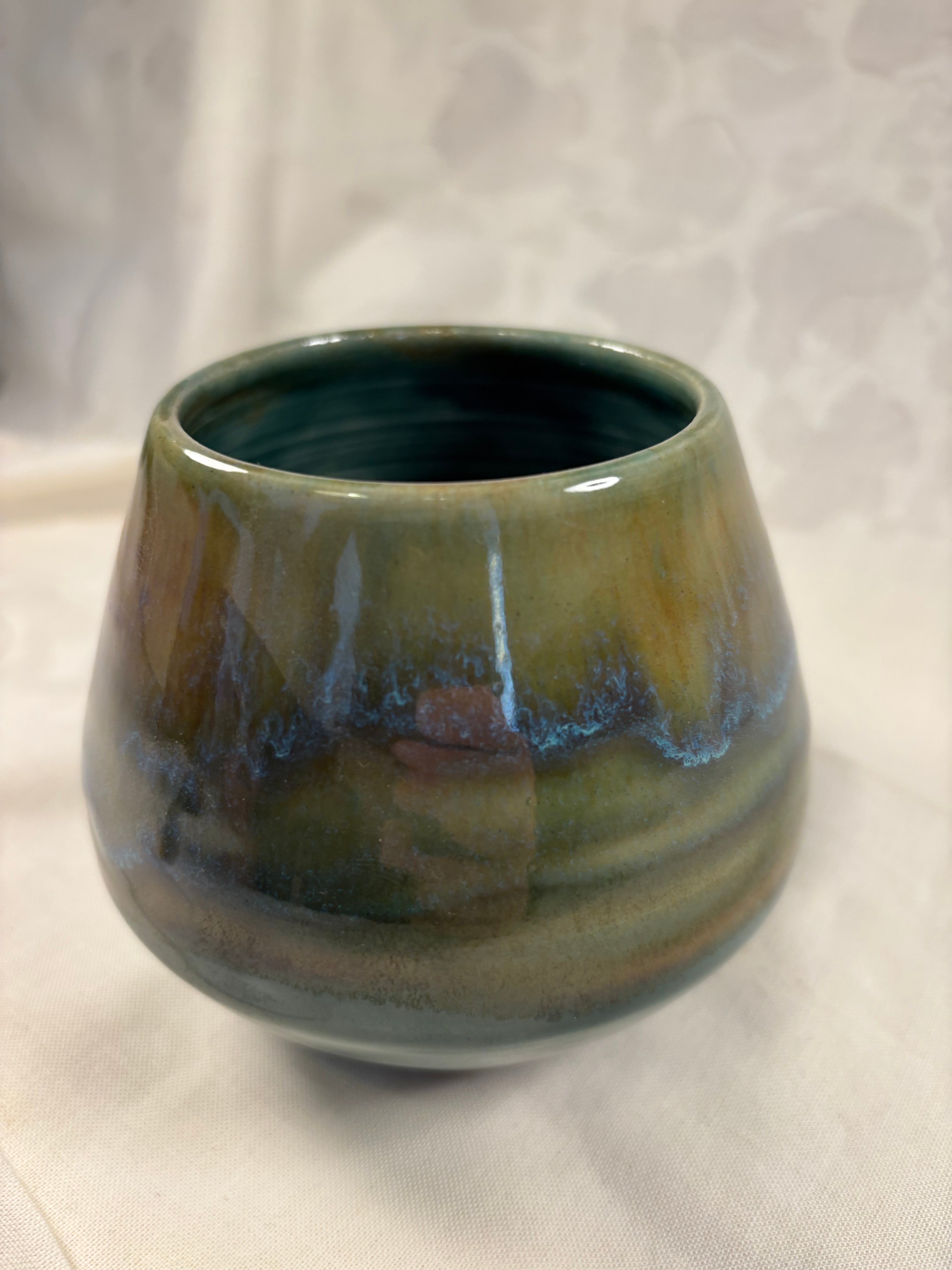 Grønlig keramikvase fra Meadow Ceramics