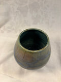 Grønlig keramikvase fra Meadow Ceramics