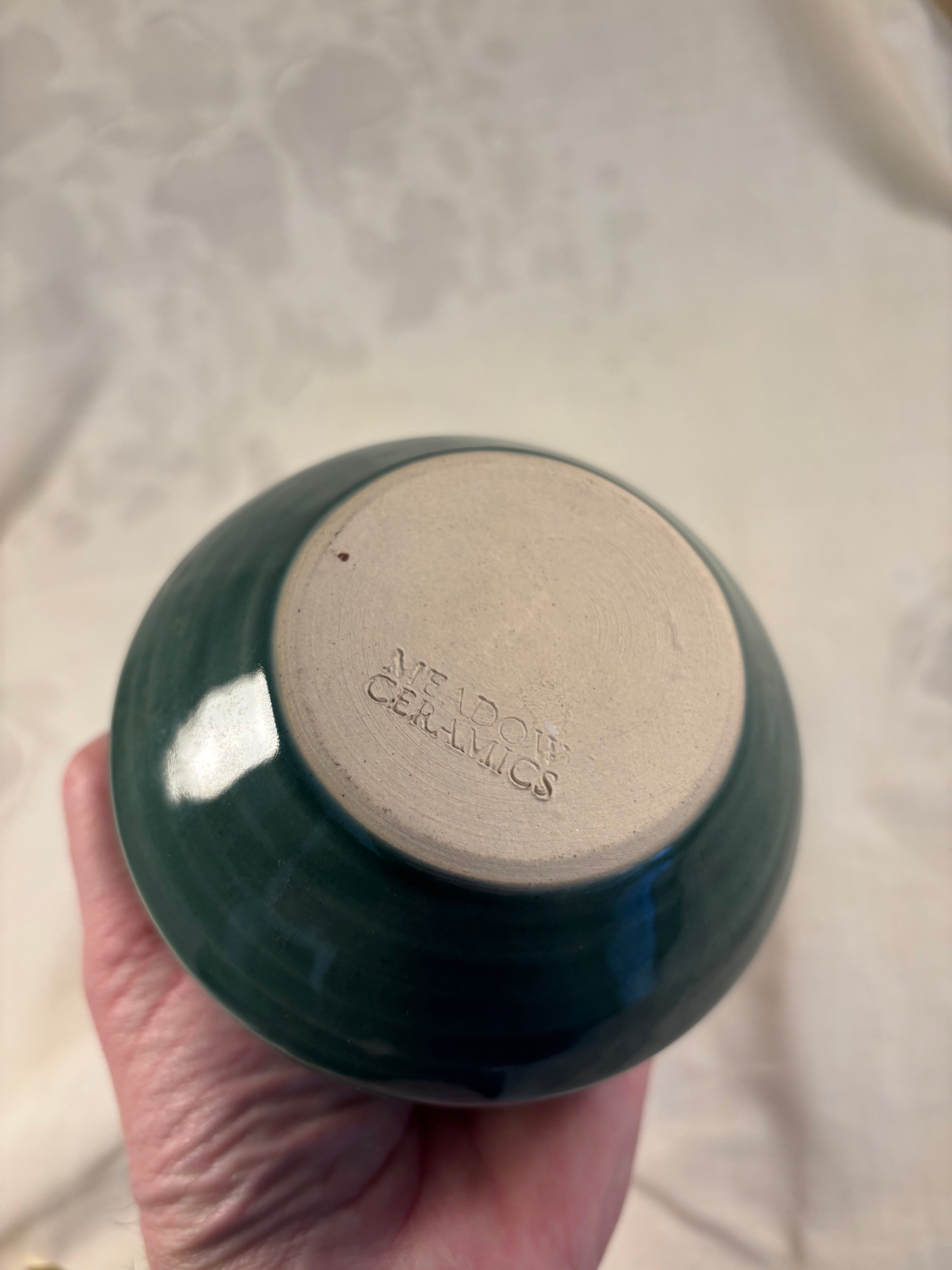 Grønlig keramikvase fra Meadow Ceramics
