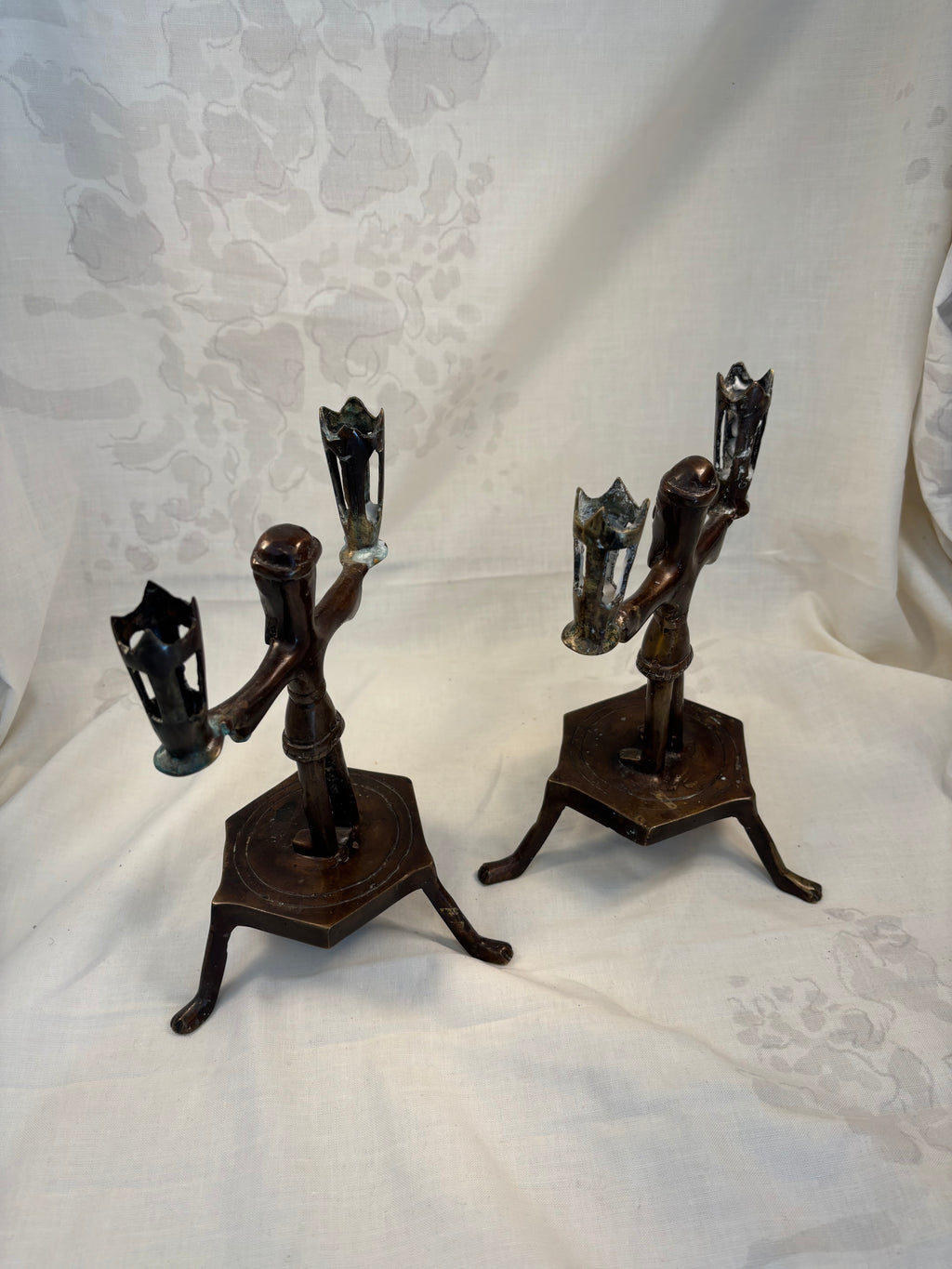 To bronze lysestager