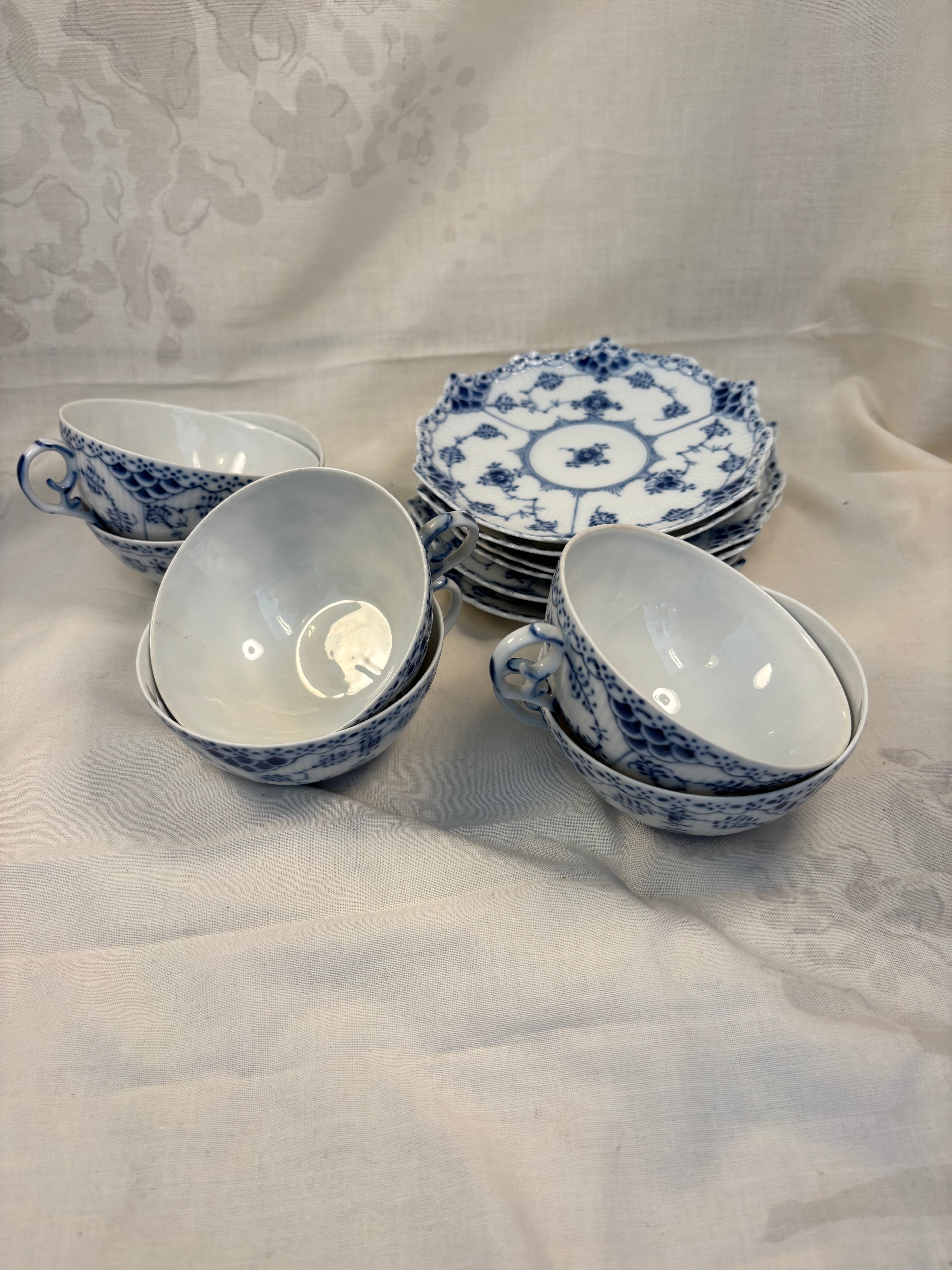 6 Tekopper og underkopper musselmalet Royal Copenhagen Helblonde