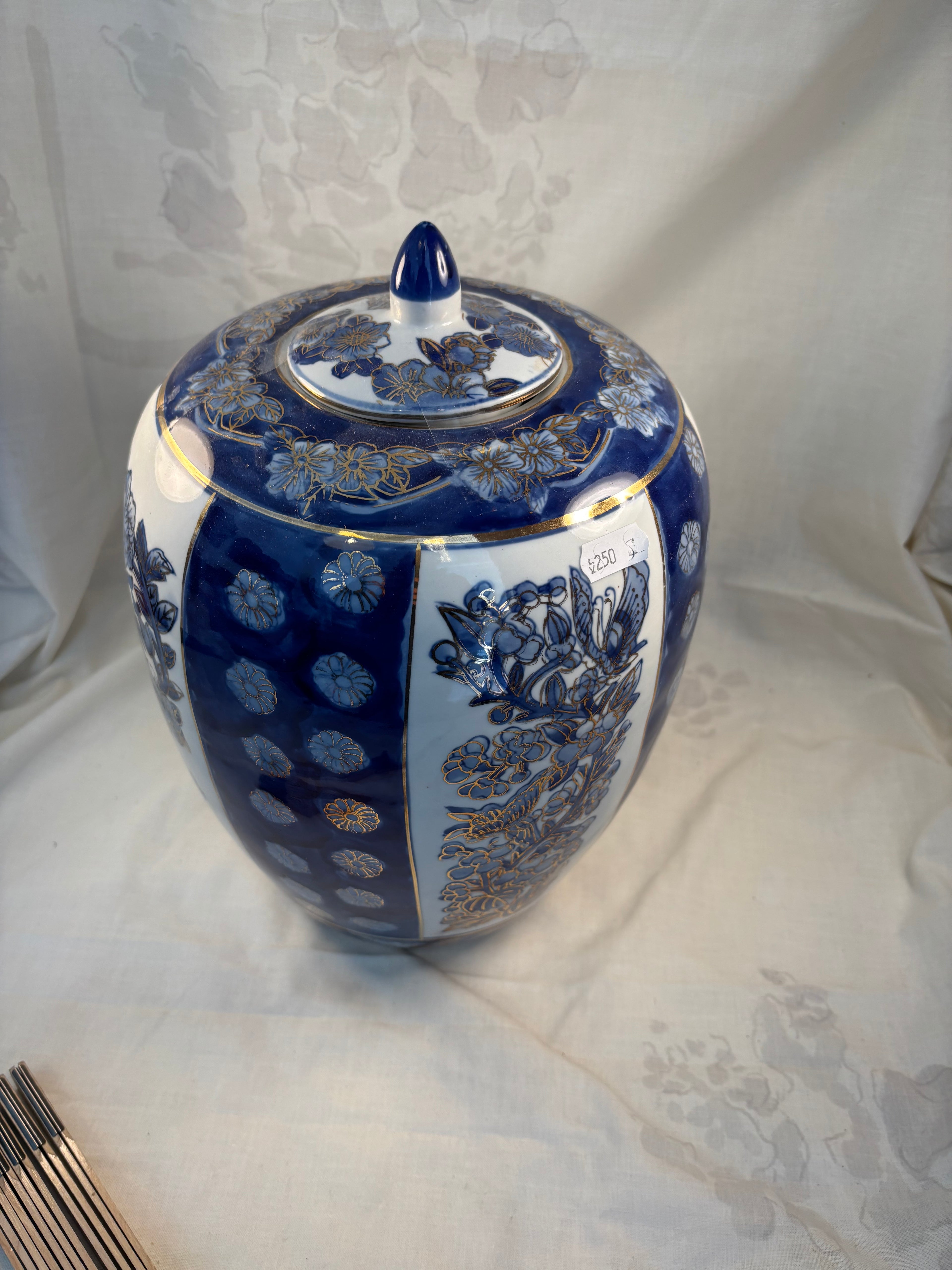 Kinesisk porcelænslågkrukke