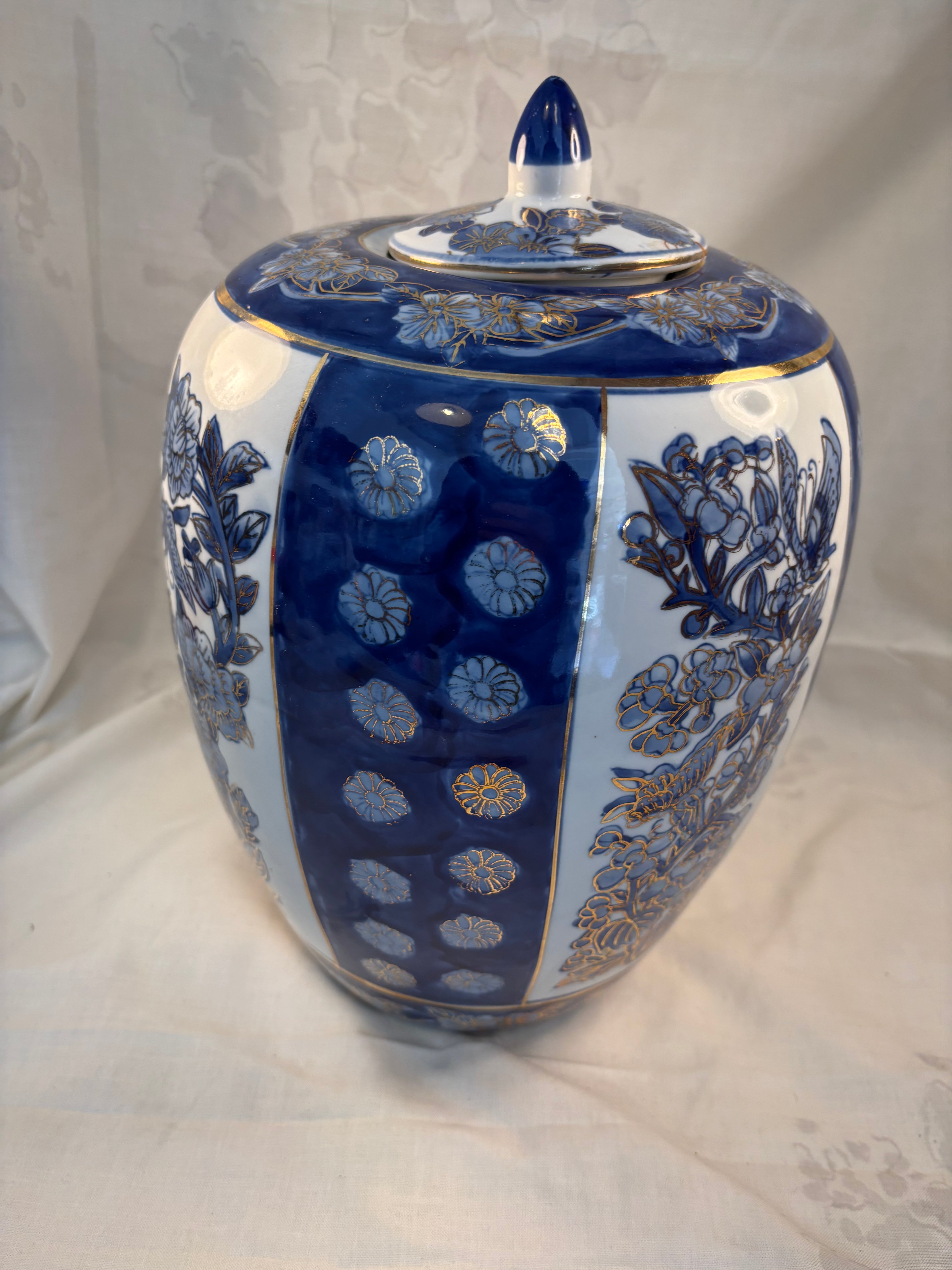 Kinesisk porcelænslågkrukke