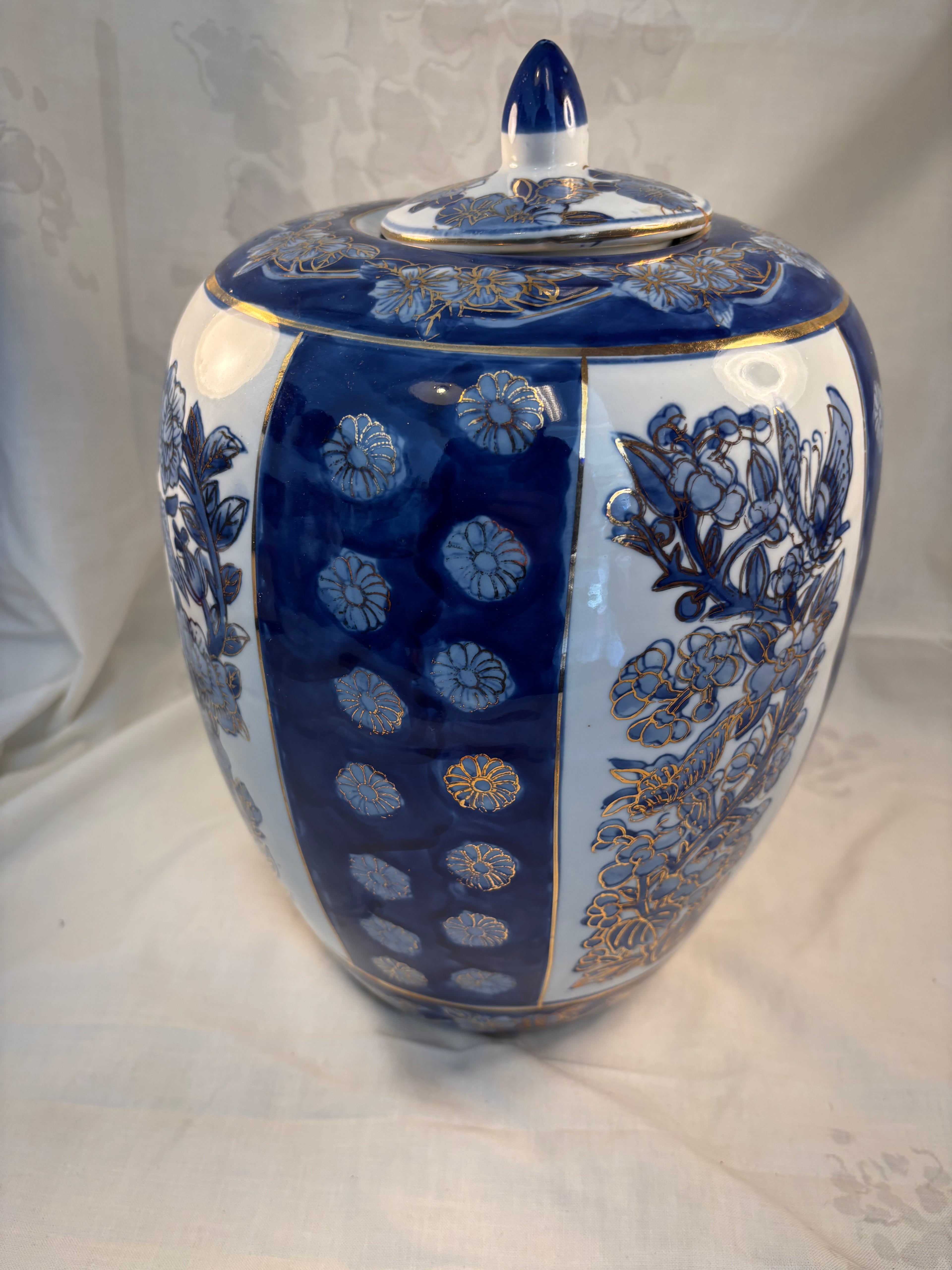Kinesisk porcelænslågkrukke
