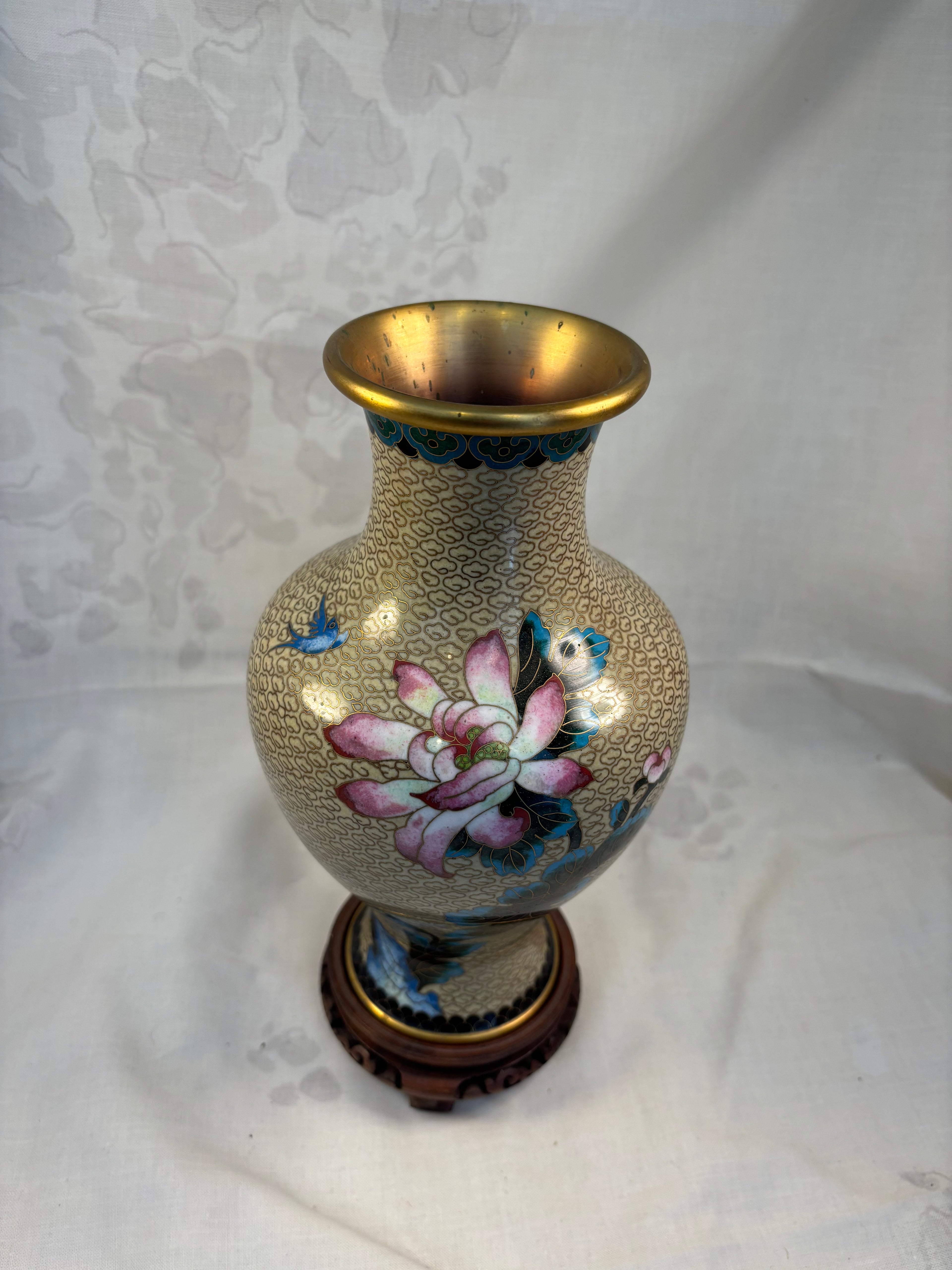 Kinesisk cloisonné vase med blomster