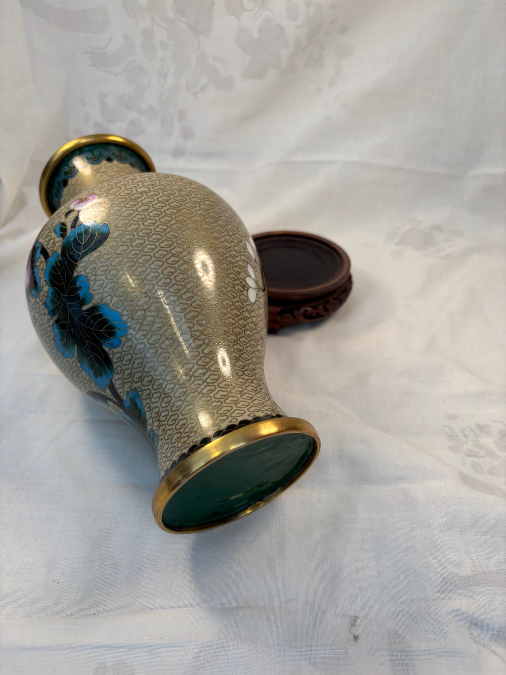 Kinesisk cloisonné vase med blomster