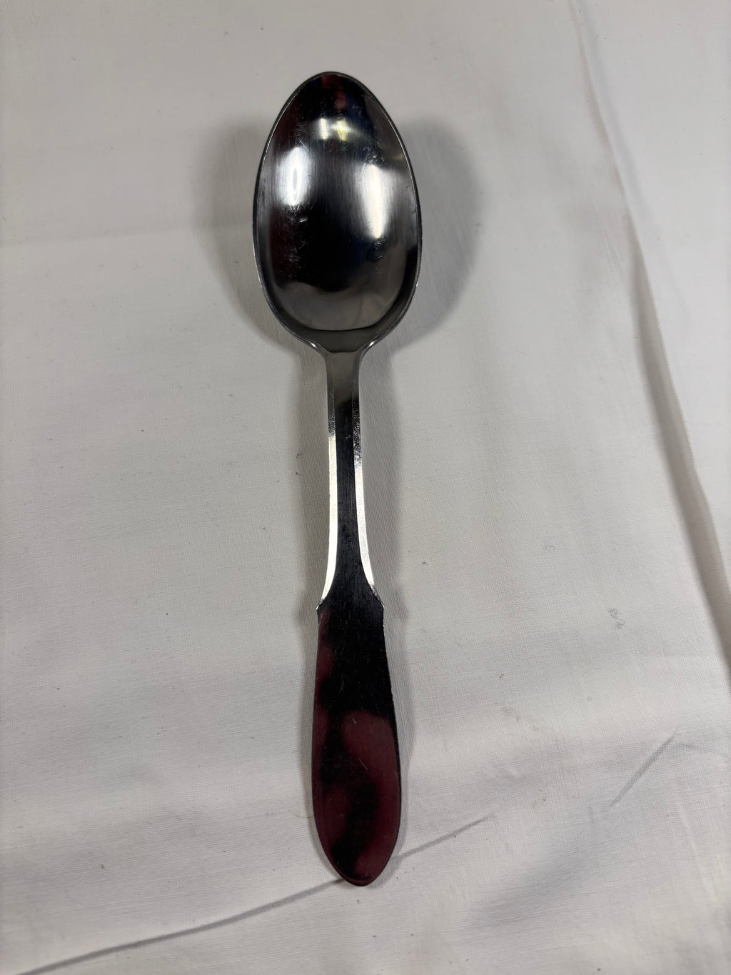 En spiseske i Mitra serien fremstillet af Georg Jensen
