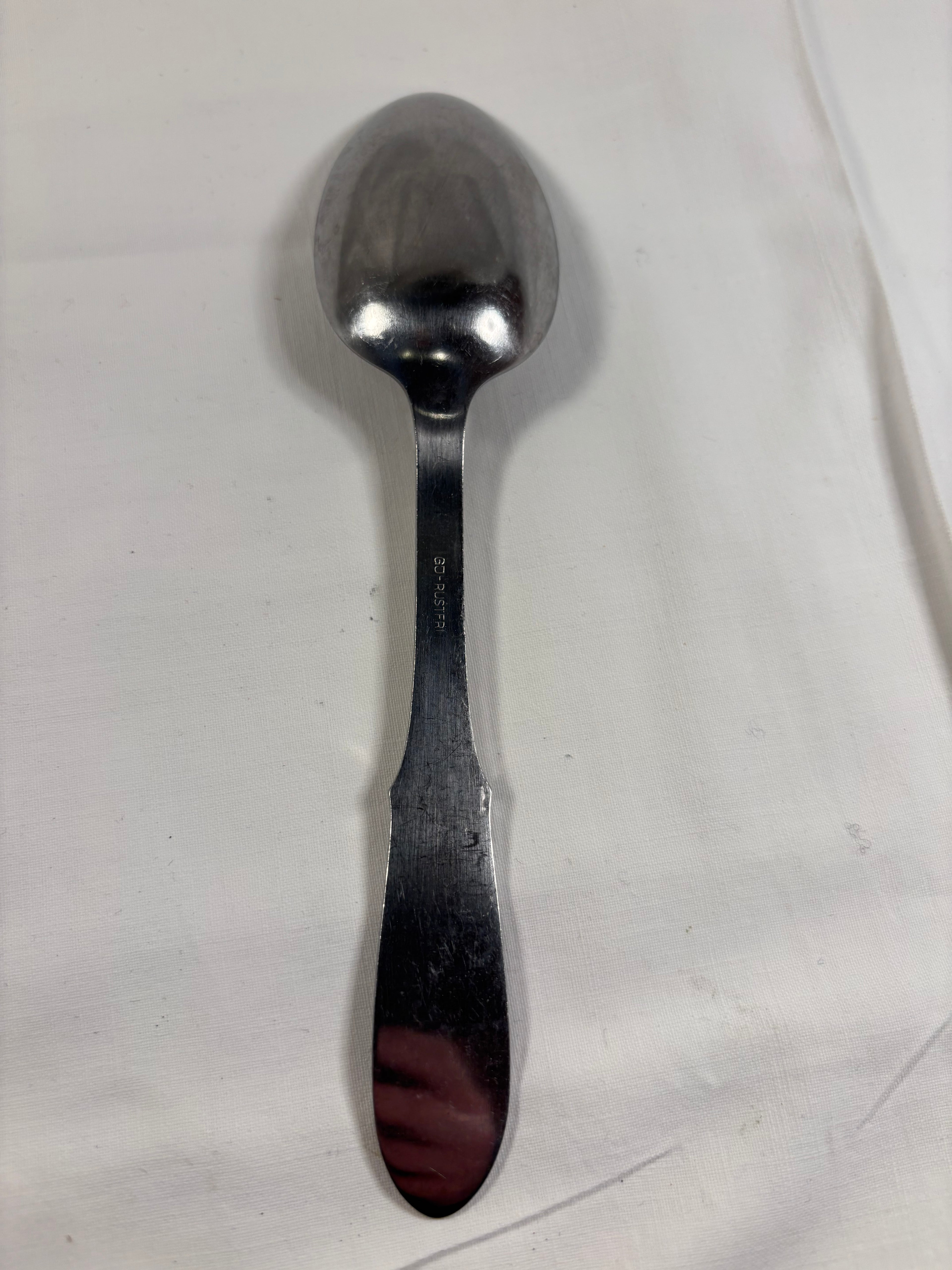 En spiseske i Mitra serien fremstillet af Georg Jensen