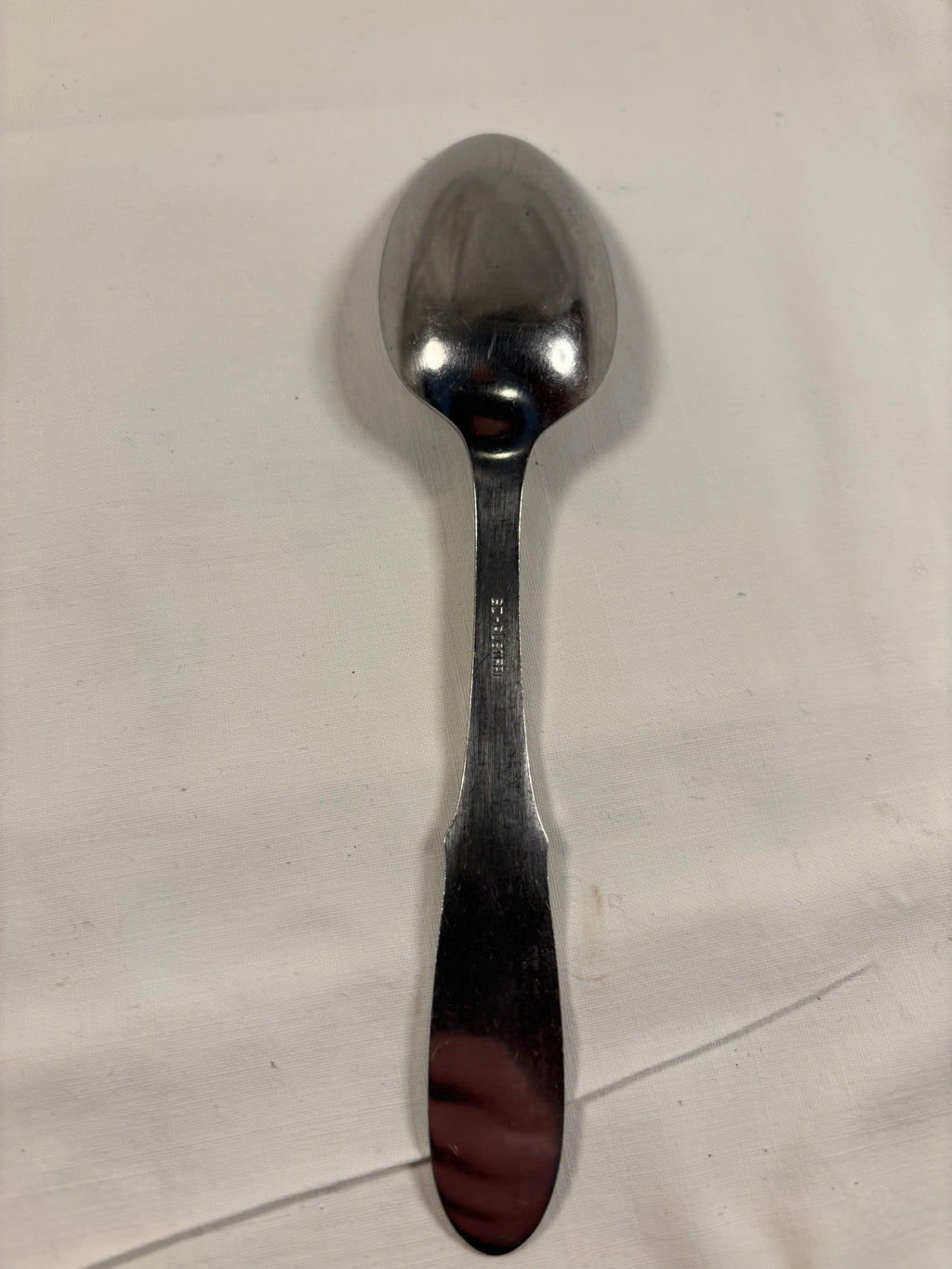 En spiseske i Mitra serien fremstillet af Georg Jensen