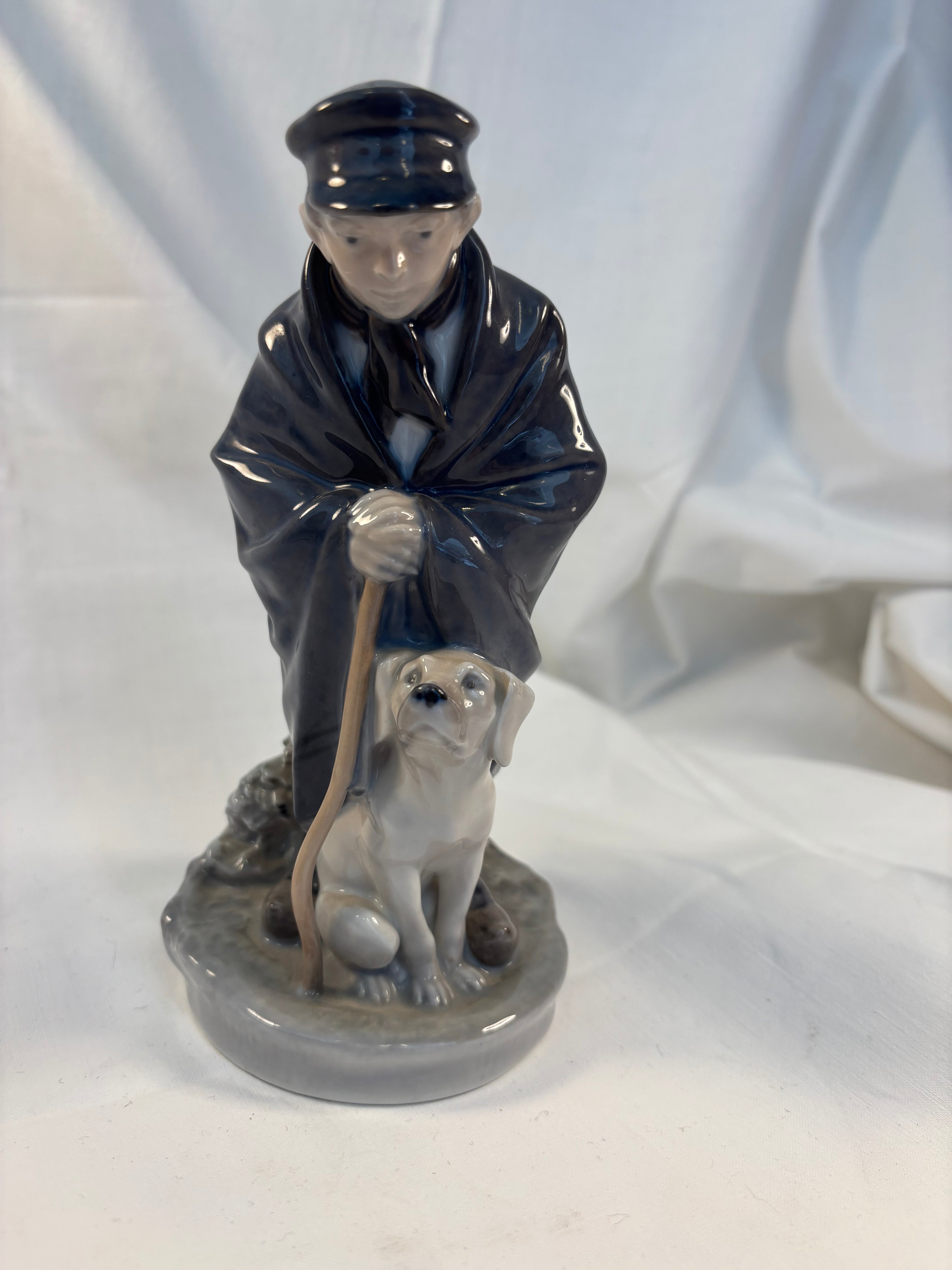 Porcelænsfigur Hyrde med hund fra Royal Copenhagen