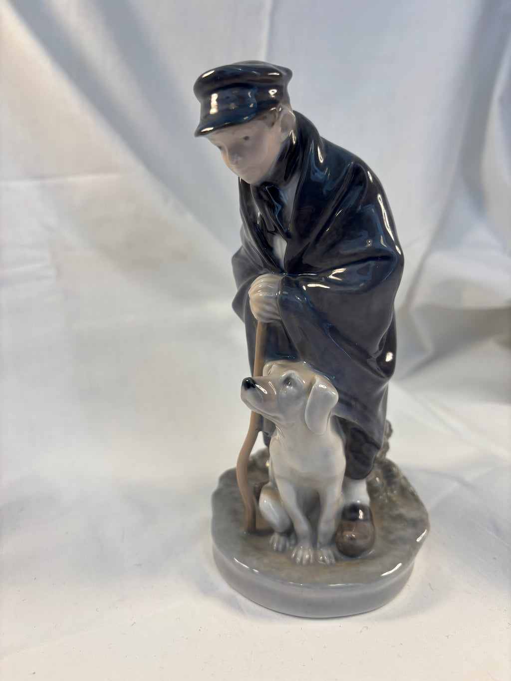 Porcelænsfigur Hyrde med hund fra Royal Copenhagen
