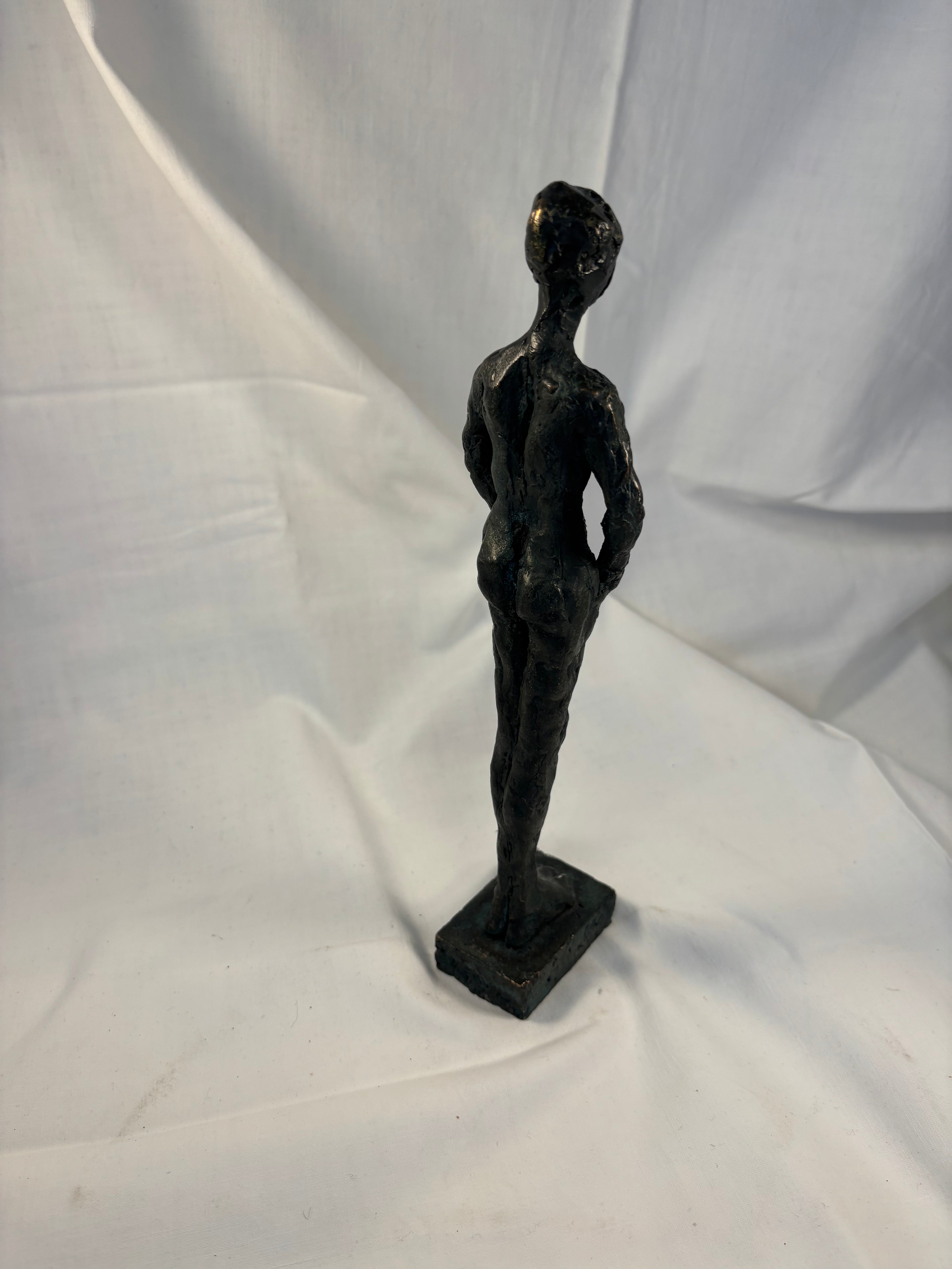 Smuk bronzefigur af kvinde