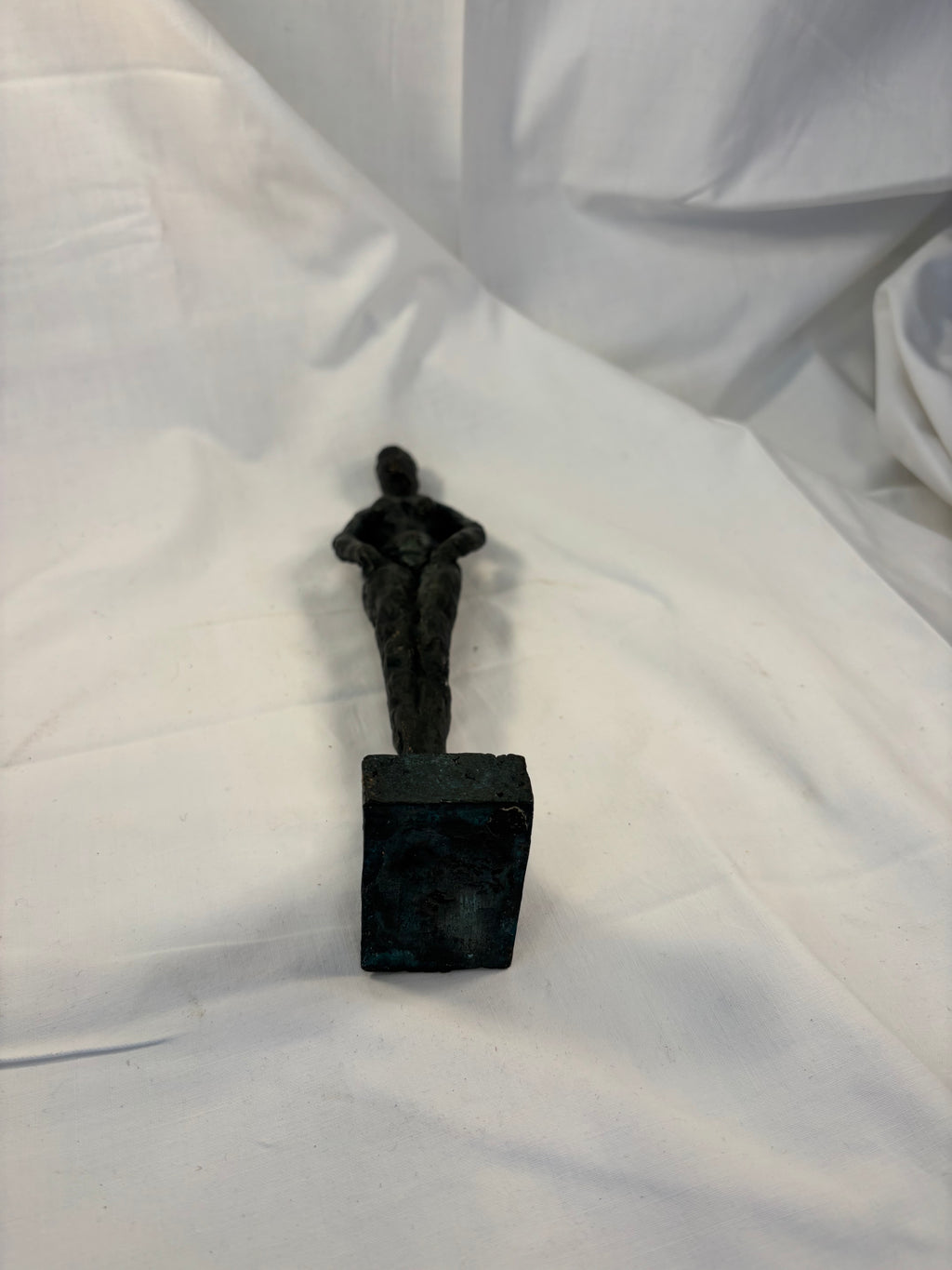 Smuk bronzefigur af kvinde