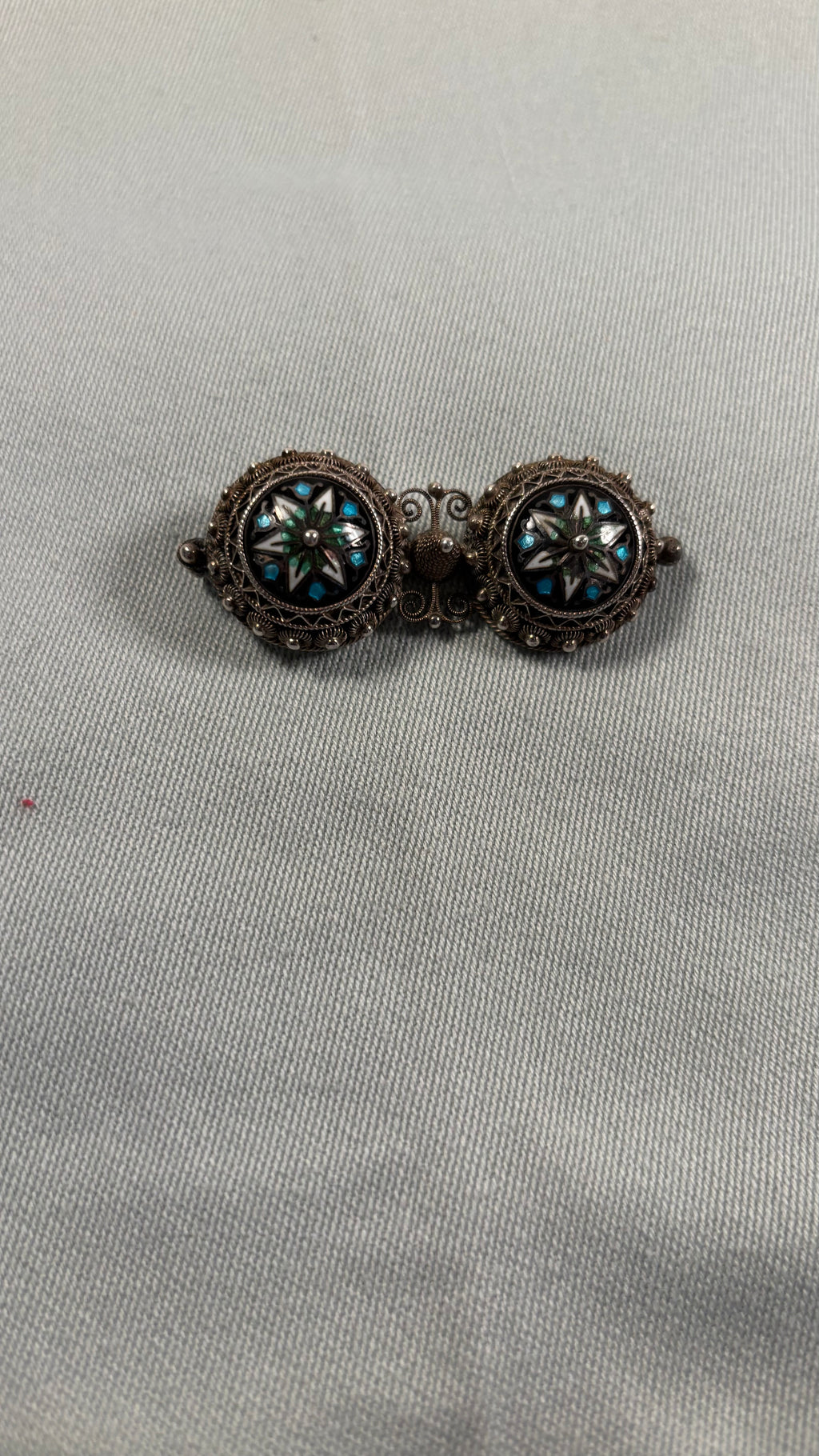 En blomsterbroche i edwardiansk stil