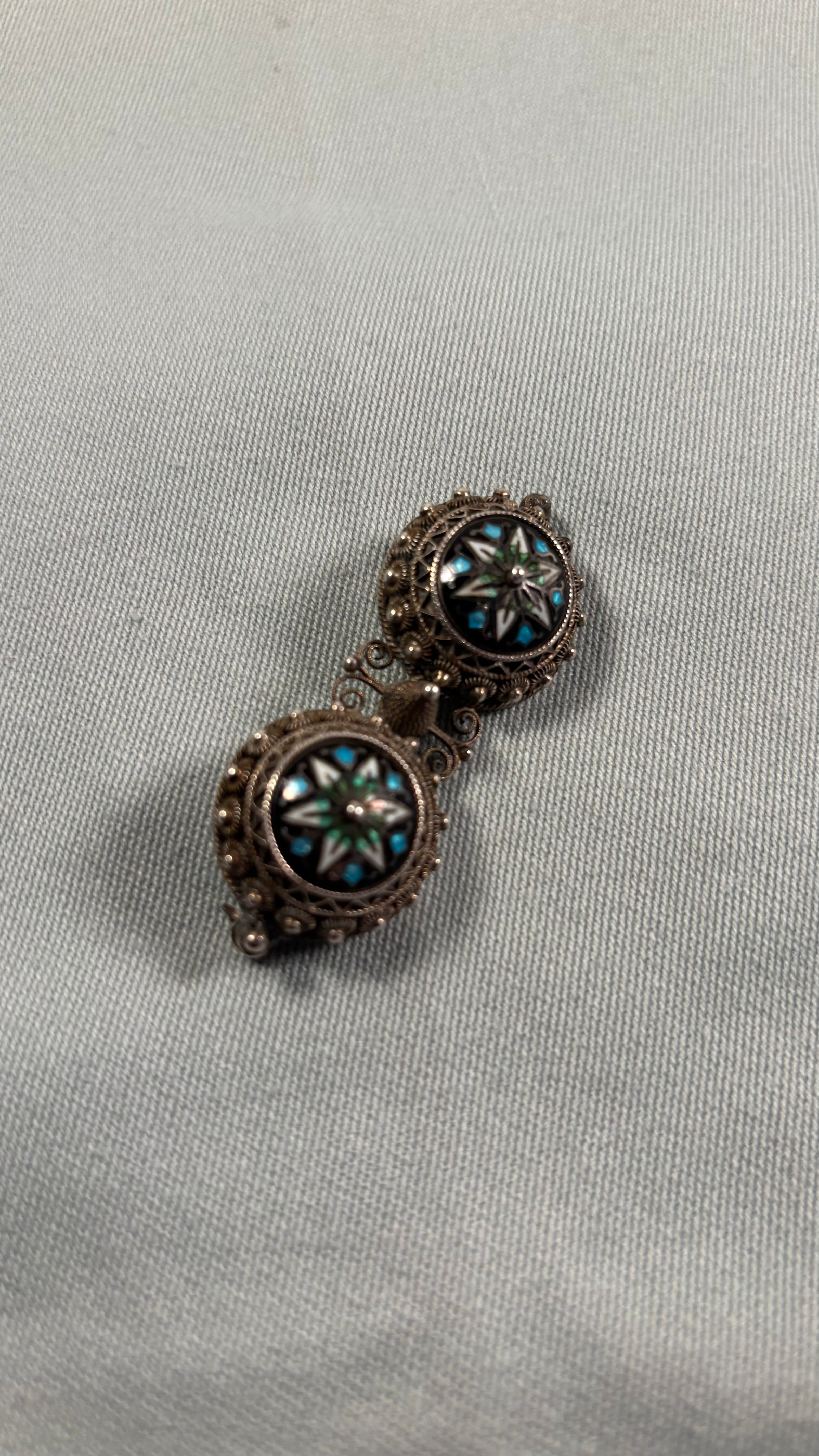 En blomsterbroche i edwardiansk stil