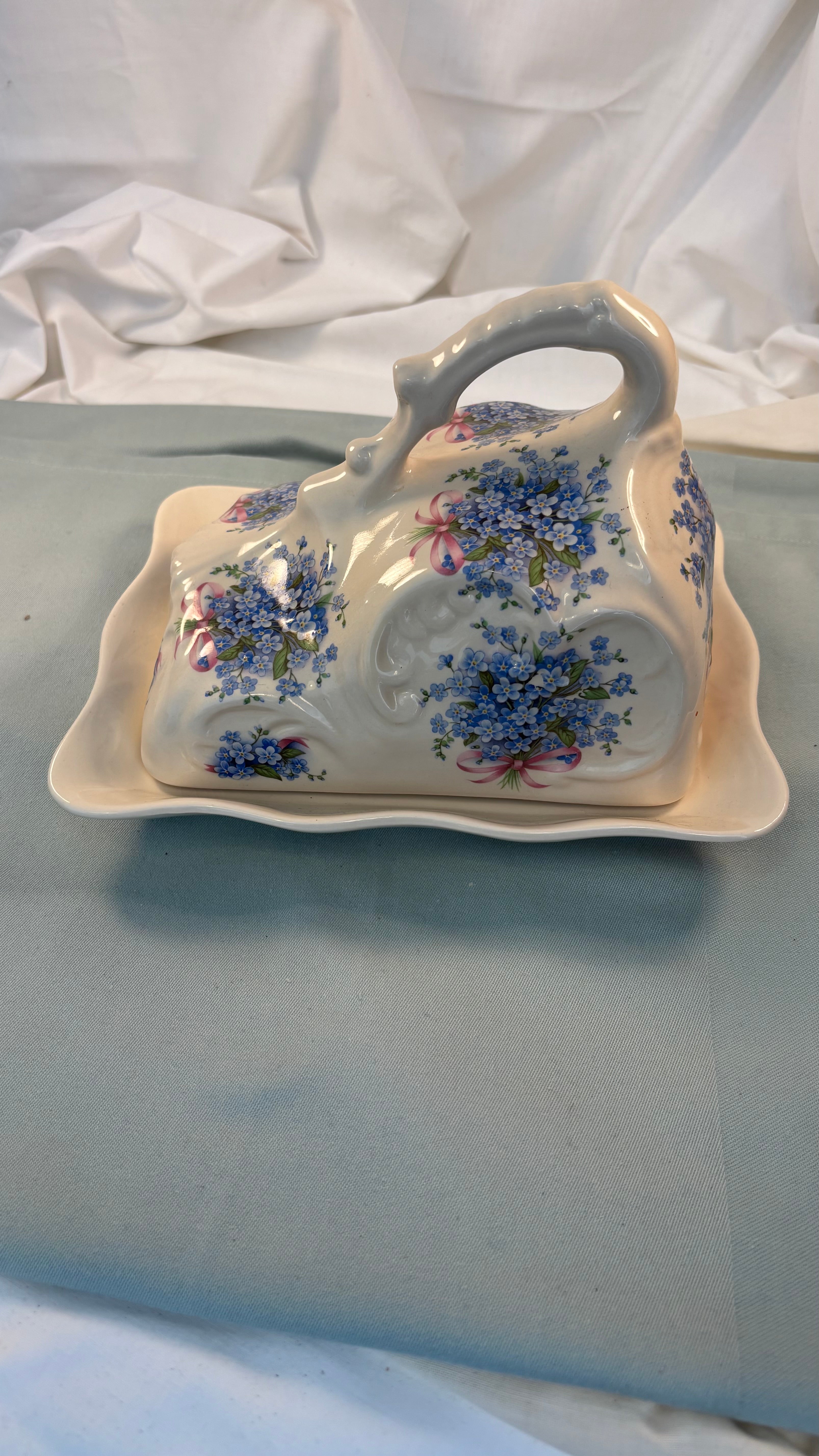 Vintage osteklokke i porcelæn