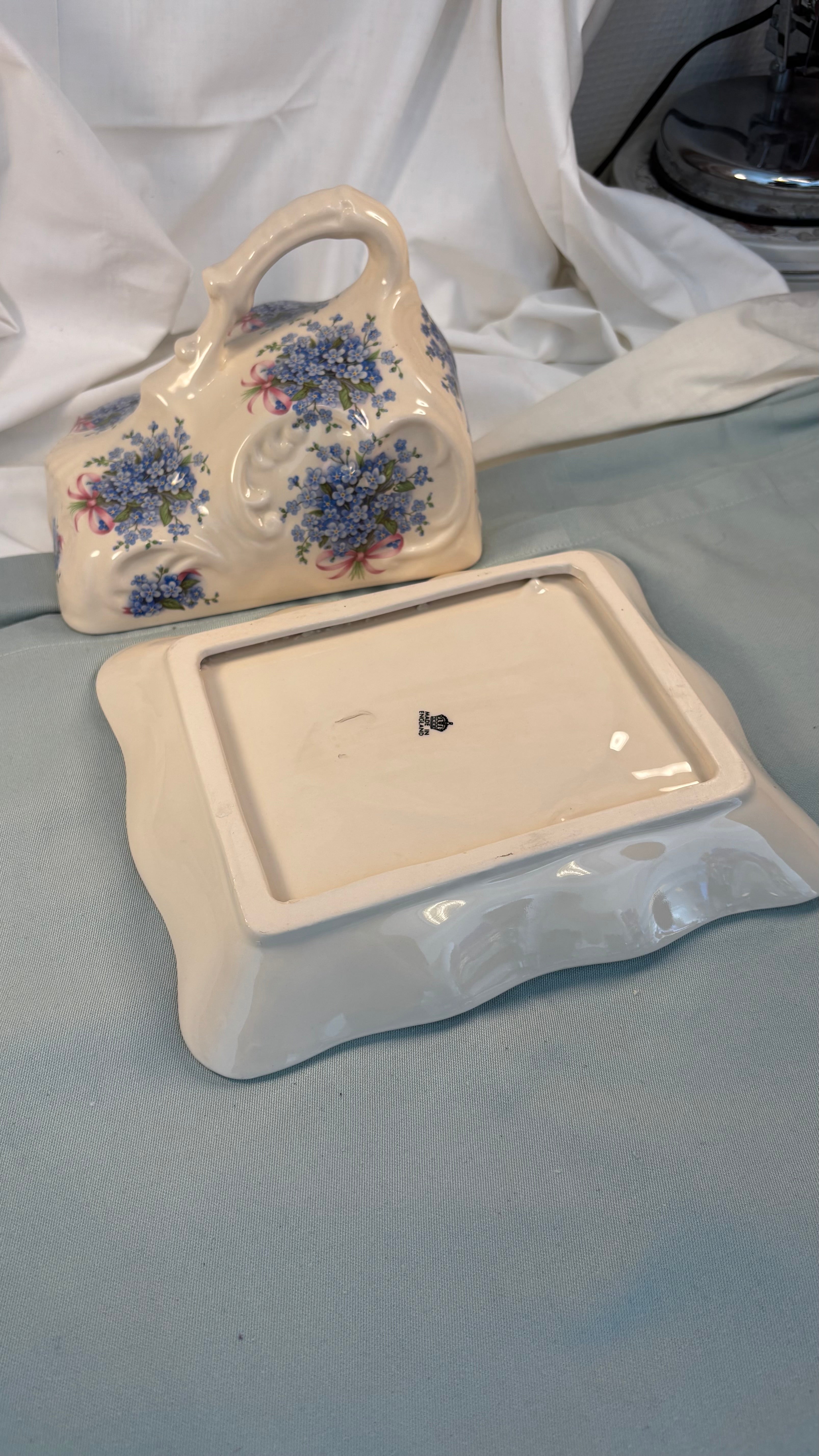 Vintage osteklokke i porcelæn
