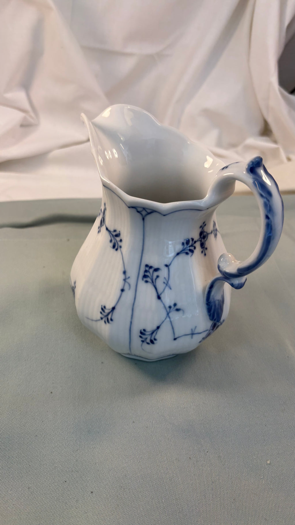 Royal Copenhagen musselmalet mælkekande