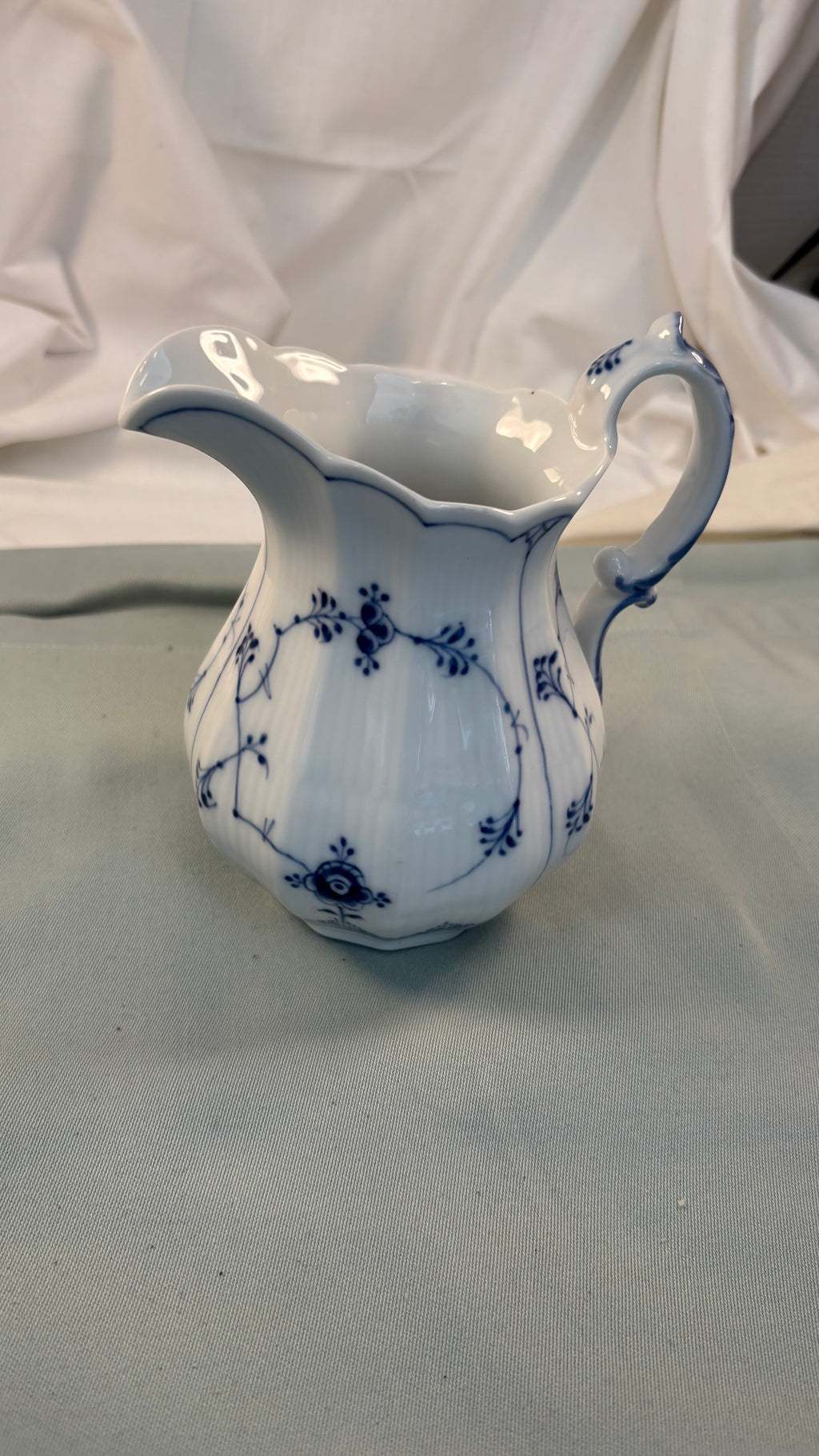 Royal Copenhagen musselmalet mælkekande